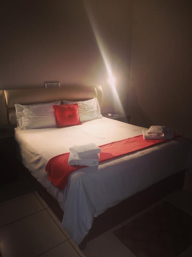 Aaa Rose Garden Guesthouse Mookgophong 外观 照片