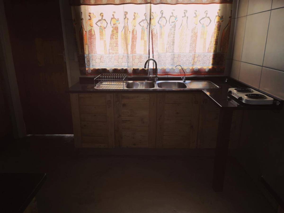 Aaa Rose Garden Guesthouse Mookgophong 外观 照片