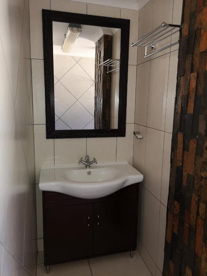 Aaa Rose Garden Guesthouse Mookgophong 外观 照片