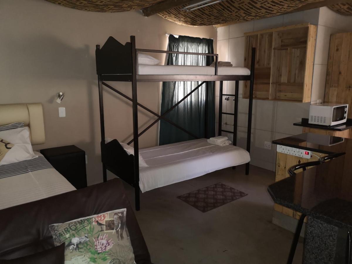 Aaa Rose Garden Guesthouse Mookgophong 外观 照片