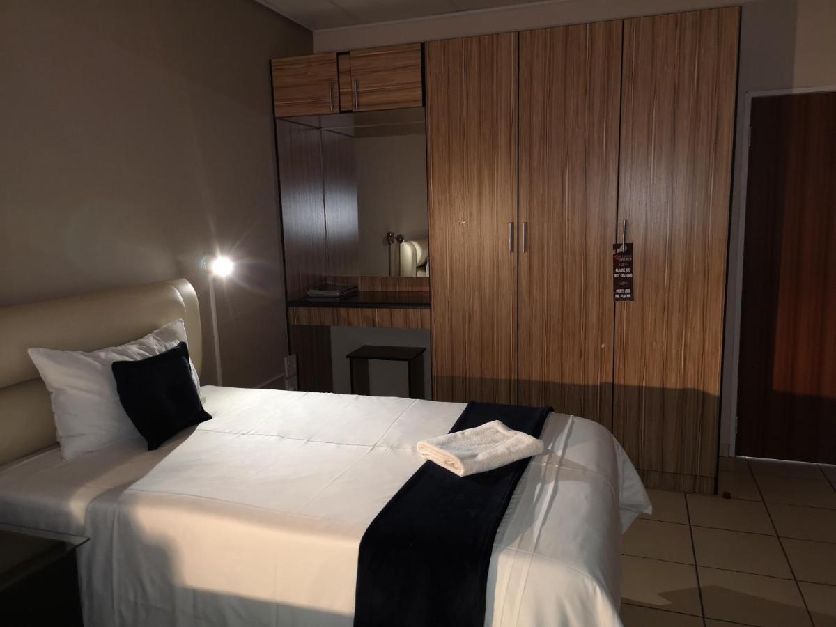 Aaa Rose Garden Guesthouse Mookgophong 外观 照片