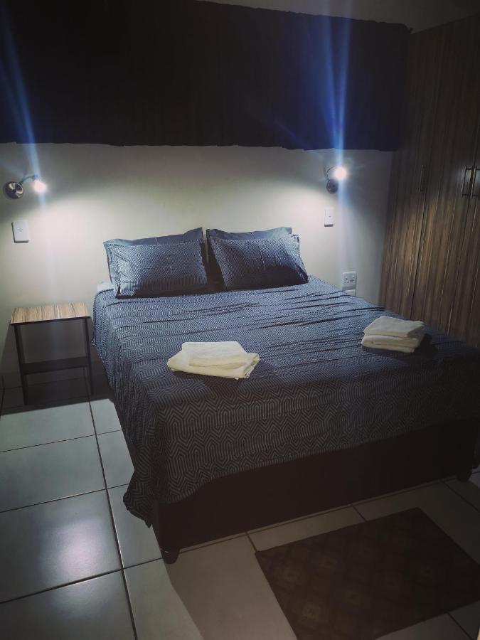 Aaa Rose Garden Guesthouse Mookgophong 外观 照片