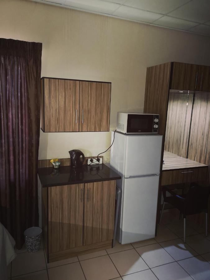 Aaa Rose Garden Guesthouse Mookgophong 外观 照片