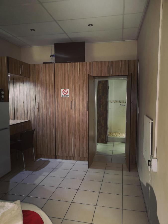 Aaa Rose Garden Guesthouse Mookgophong 外观 照片