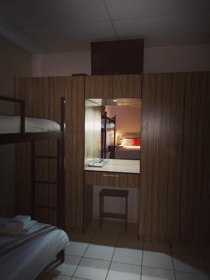 Aaa Rose Garden Guesthouse Mookgophong 外观 照片