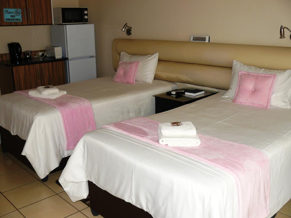 Aaa Rose Garden Guesthouse Mookgophong 外观 照片