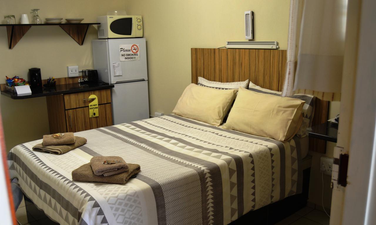 Aaa Rose Garden Guesthouse Mookgophong 外观 照片
