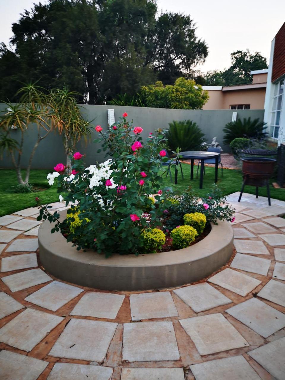 Aaa Rose Garden Guesthouse Mookgophong 外观 照片